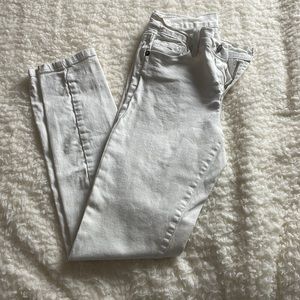 Brandy Melville Skinny Jeans in White - Size 25